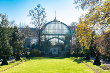 Obraz premium Paris, France, the Auteuil greenhouses, beautiful public garden in autumn 