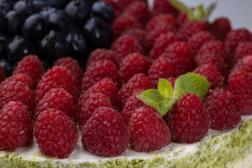 Mojito cheesecake with rum and lime syrup,