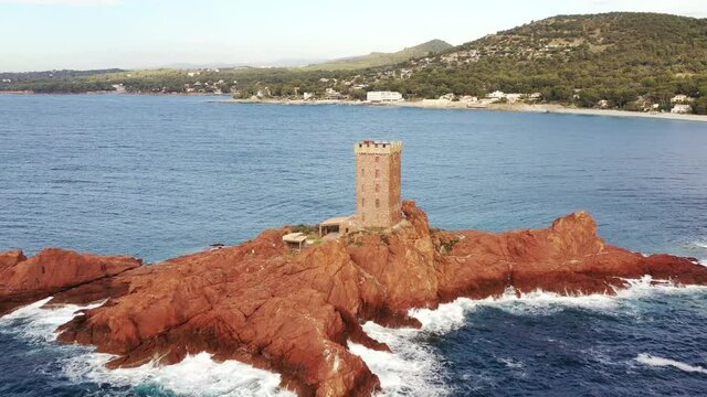 survol de cap Esterel de l'&icirc;le d'Or et du cap Dramont, c&ocirc;te d'Azur, french riviera