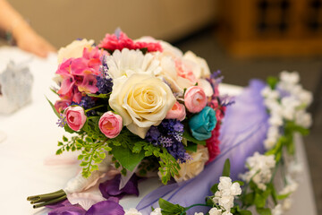 Wedding bouquet flowers_Bright colors_Candles_Wedding Reception