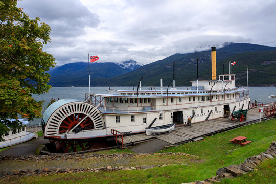 Sternwheeler bilder Bläddra bland 172 stockfoton, vektorer och videor