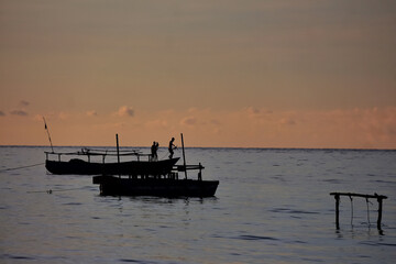 Fototapeta premium fishing boats at sunset