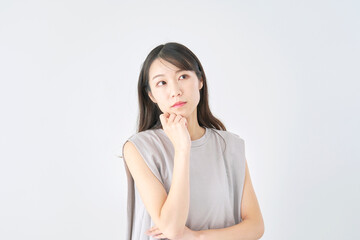 Fototapeta premium 女性 考える 白背景