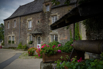 Fototapeta na wymiar street view on the medieval village of rochefort en terre on brittany