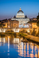 Fototapeta na wymiar St. Peter's Basilica at night, Rome, Italy