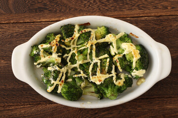 ブロッコリーの箱船風　(素揚げ生姜醤油味)