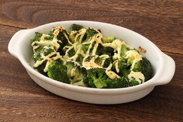 ブロッコリーの箱船風　(素揚げ生姜醤油味)