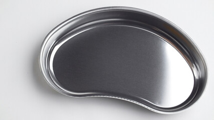 Photo of the steel clean kidney tray
