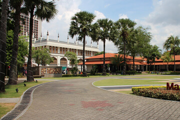 Fototapeta premium garden of the malay heritage centre in singapore 