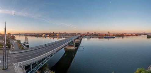 Obraz premium Drone panorama on the Rhine over the Theodor-Heuss bridge on the Mainz Rhine bank at sunrise