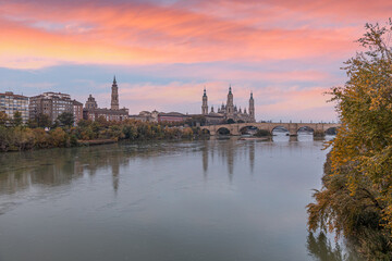 Fototapeta na wymiar Image of Zaragoza Cathedral over the Ebro River in the morning in the sunrise