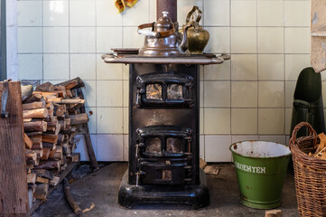 Stary piec na drewno. © Aga Bak