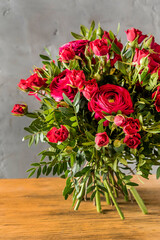 red roses bouquet on the wooden background