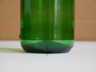 Base de botella de vidrio verde