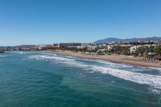 Fototapeta bonita vista de la playa de la playa de Puerto Banús, Marbella