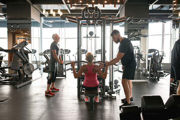 Choosing to workout under perosnal trainer's supervision