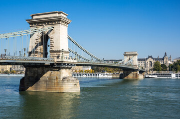 Obraz premium View of the Chain bridge on Danube river in Budapest