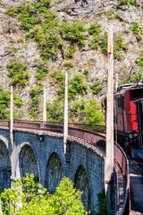 Kurvenneigung des Chemin de fer de La Mure auf dem Viadukt