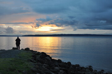 Sonnenuntergang Puget Sound mit Person