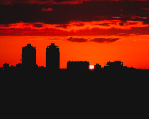 Fototapeta na wymiar Epic sunset at the city