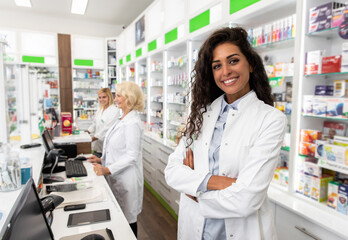 Portrait of female pharmacist in drugstore. - obrazy, fototapety, plakaty