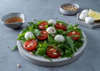 Salad with tomatoes, herbs and mini mozzarella