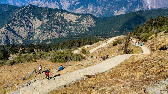 Tungnath, Chopta - Beautiful landscapes of himalaya which can be seen during trekking