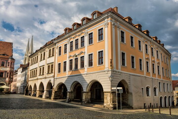 görlitz, deutschland - sanierte altbauten mit arkadengang