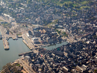 vue aérienne du port de Honfleur en France
