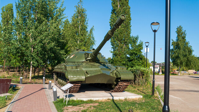 heavy tank t 10 m. Tank on a pedestal in the victory park in Nizhny Novgorod. Clear summer day, blue sky, green trees. High quality photo