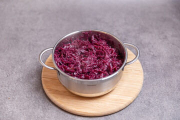 Obraz na płótnie Canvas cooking red cabbage in a pot