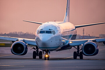 Passenger plane on a taxiway. © Tomasz Warszewski