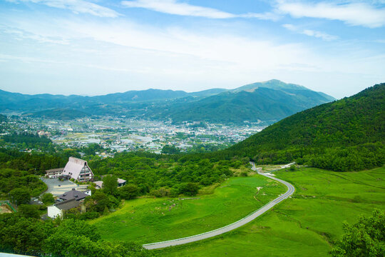 湯布院  街並みと青空