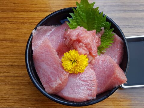 Japanese sashimi bowl with flower and leaf on it