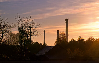Zachód słońca nad Kątami Denkowskimi . Na tle kominów huty. Sunset over Kąty Denkowskie. Against the background of the smelting chimneys.  © Grzegorz