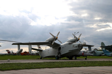 Fototapeta na wymiar amphibious aircraft at the airport