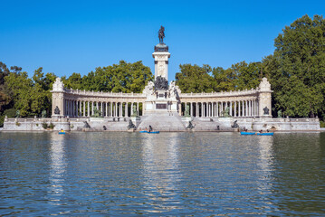 Fototapeta na wymiar Madrid's Retiro Park, considered one of the city's main tourist attractions, is home to numerous architectural, sculptural and landscape ensembles dating from the 17th to the 21st centuries.