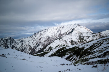富山県立山町にある立山の冬の雪景色のある風景 Landscape with snowy winter scenery of Tateyama in Tateyama Town, Toyama Prefecture, Japan.