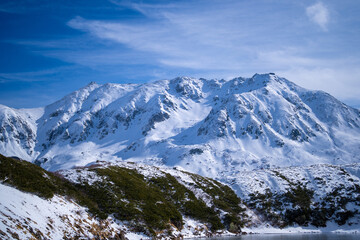 Naklejka premium 富山県立山町にある立山の冬の雪景色のある風景 Landscape with snowy winter scenery of Tateyama in Tateyama Town, Toyama Prefecture, Japan.