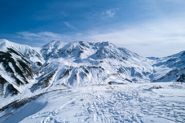 Naklejka premium 富山県立山町にある立山の冬の雪景色のある風景 Landscape with snowy winter scenery of Tateyama in Tateyama Town, Toyama Prefecture, Japan.