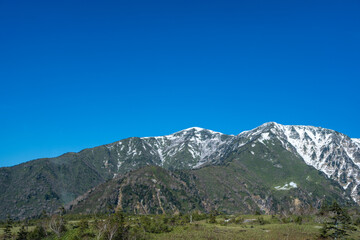 富山県立山町にある立山の冬の雪景色のある風景 Landscape with snowy winter scenery of Tateyama in Tateyama Town, Toyama Prefecture, Japan.