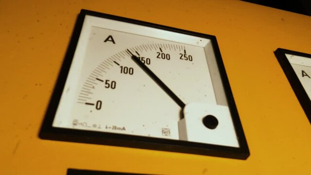 Old ammeter in use, electric pump shutdown