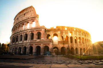 Fototapeta na wymiar Sunrise over the ancient Italian ruins