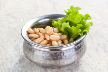 White canned beans for vegan suisine