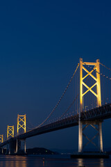 ライトアップされた瀬戸大橋