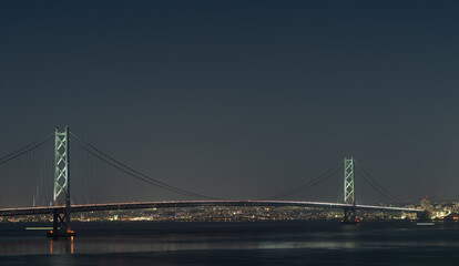 Obraz premium 夜の明石海峡大橋