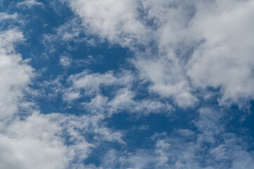 Fototapeta premium The bright blue sky was surrounded by white clouds, the atmosphere was like heaven.