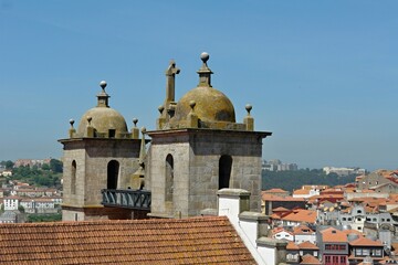 Fototapeta na wymiar Panoramic city view Porto with traditional architecture 