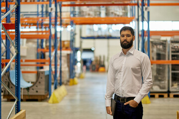 Obraz premium Focused factory owner, making sure everything is working