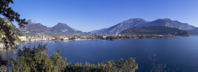 Il lago di Garda con Riva e Torbole